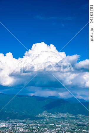 山梨県 入道雲 夏空の写真素材