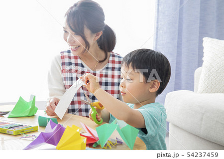 幼稚園　保育園　保育士　園児　折り紙　切り紙 54237459