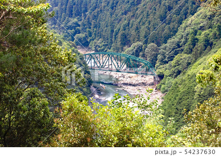 「保津川」は嵐山渡月橋を通過すると桂川と名を変える 54237630