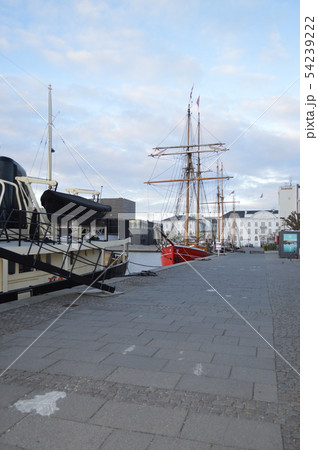 デンマーク、コペンハーゲン、港に停泊中の帆船 54239222