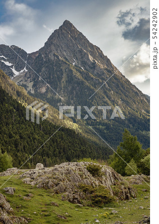 The beautiful Aiguestortes i Estany de Sant The beautiful Aiguestortes i Estany de Sant 54242902