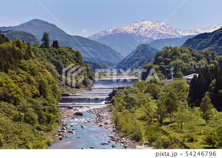 【富山県】北アルプスと常願寺川（芳見橋から） 54246796