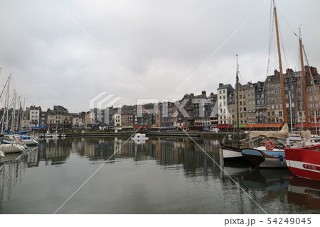ノルマンディー地方の港町オンフルール(Honfleur of France) ノルマンディー地方の港町オンフルール(Honfleur of France) 54249045