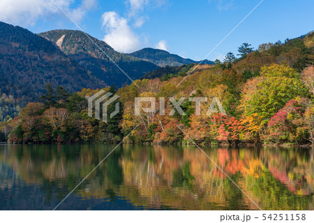 栃木県日光市　湯ノ湖　（10月） 54251158