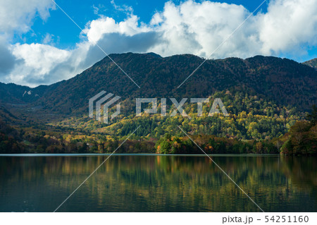 栃木県日光市　湯ノ湖　（10月） 54251160
