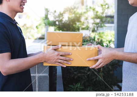 Delivery mail man giving parcel box to recipient, Delivery mail man giving parcel box to recipient, 54253188