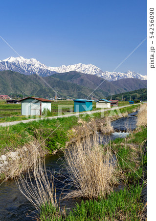 春の北アルプスと農具川 長野県大町市 春の北アルプスと農具川 長野県大町市 54256090