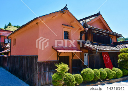 吹屋　赤褐色のベンガラの町並み 54256362