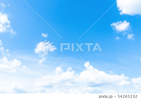 梅雨時期の晴れ間 空 雲 コピースペース 積雲 初夏の空 広いコピースペース 梅雨時期の晴れ間 空 雲 コピースペース 積雲 初夏の空 広いコピースペース 54265232