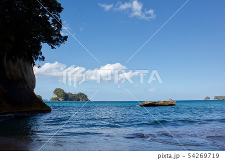 Cathedral Cove in New Zealand・カセドラル洞窟  54269719