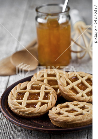 Fresh baked tarts with marmalade or apricot jam Fresh baked tarts with marmalade or apricot jam 54270337