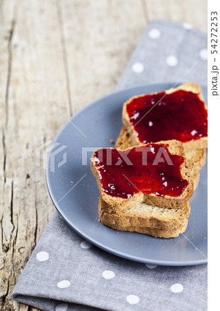 Fresh toasted cereal bread slices with homemade Fresh toasted cereal bread slices with homemade 54272253