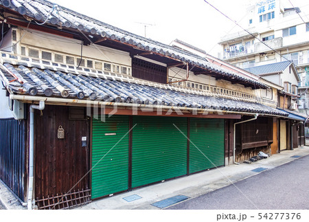 丸亀港付近のレトロな町並み 54277376