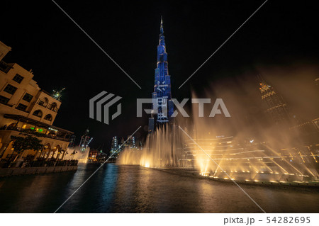 ドバイ・ブルジュ・ハリファの世界一の噴水ショー ドバイ・ブルジュ・ハリファの世界一の噴水ショー 54282695