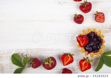 Small berry cake and and strawberries Small berry cake and and strawberries 54283024