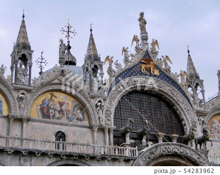 イタリア　ヴェネチア　サン・マルコ寺院　屋根の彫刻 54283962