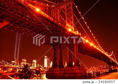 ニューヨーク　マンハッタン夜景 ブルックリン橋 54284057