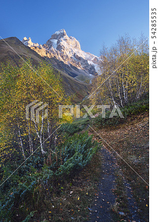 Autumn landscape in the mountains Autumn landscape in the mountains 54285535