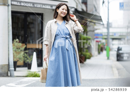 若い女性 妊婦 54286939
