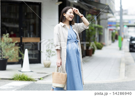 若い女性 妊婦 54286940