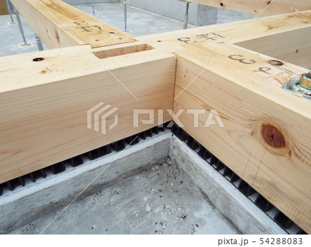 基礎パッキンが土台の腐朽を防ぎ床下換気を行います 54288083