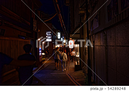 京の風物詩 先斗町 路地 夜景 京の風物詩 先斗町 路地 夜景 54289248