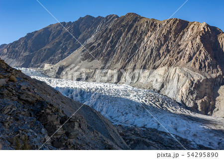 White glacier viewpoint,Pakistan 54295890