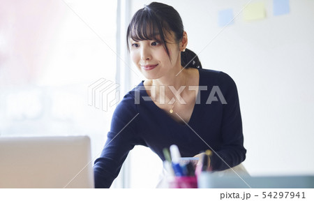 ビジネス ビジネスウーマン ビジネス ビジネスウーマン 54297941
