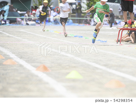 運動会イメージ（低学年リレー） 54298354