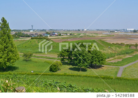 埼玉古墳群にある稲荷山古墳(前方後円墳) 埼玉古墳群にある稲荷山古墳(前方後円墳) 54298588