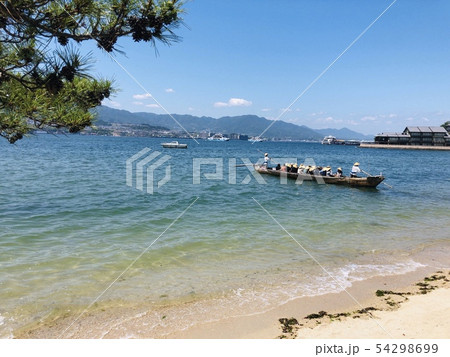 海と小舟 54298699