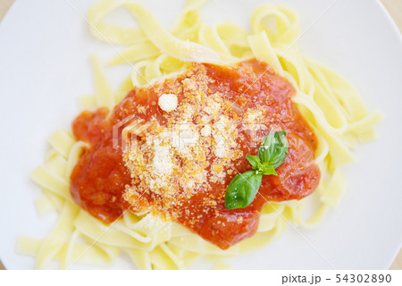 フェットチーネ フィットチーネ トマトソース バジル 生パスタ 小麦粉 麺類 イタリア フェットチーネ フィットチーネ トマトソース バジル 生パスタ 小麦粉 麺類 イタリア 54302890