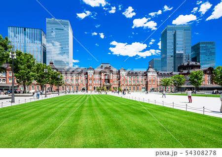 東京駅　丸の内口　駅前風景 54308278