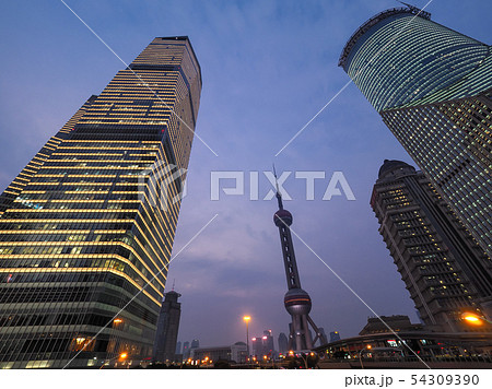 夕暮れの上海・浦東 東方明珠塔 上海国金中心 中銀大廈 世紀大道 Pudong, Shanghai 54309390