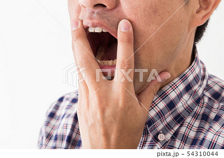 驚く男性 驚く男性 54310044
