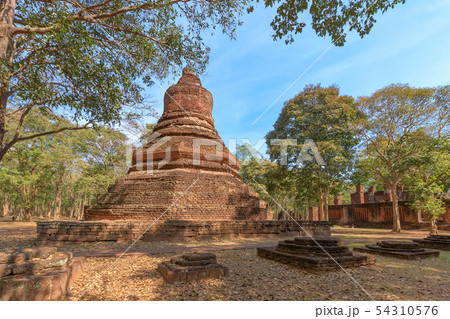 Pagoda at Wat Phra Non (Reclining Buddha) temple 54310576