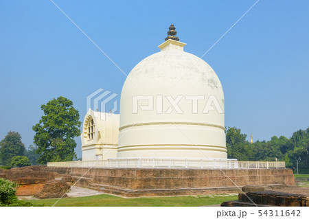 Parinirvana Stupa and temple, Kushinagar, India Parinirvana Stupa and temple, Kushinagar, India 54311642