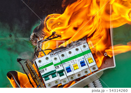Damaged circuit breaker led to fire in apartment. 54314260