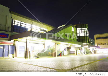 夜の昭島駅北口 54317752