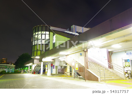 夜の昭島駅北口 54317757