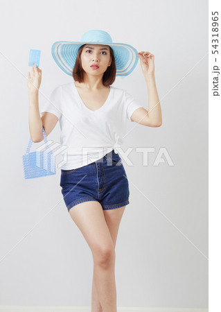 Woman in hat hand holding card Woman in hat hand holding card 54318965