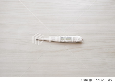 写真素材：体温計　検温　健康　予防　医療　イメージ 54321185