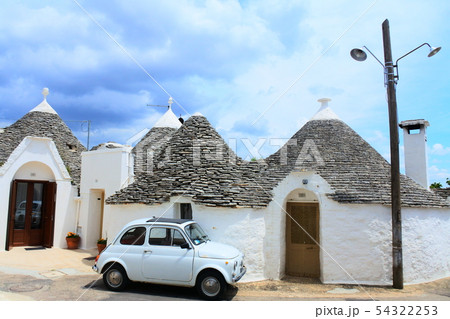 アルベロベッロのピコッコラ地区、トゥルッリとビートル（イタリア南部） 54322253