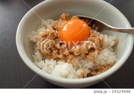 ひきわり納豆ごはん卵黄乗せ 54324696