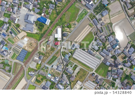 地方の町並みを真上から空撮 54328840