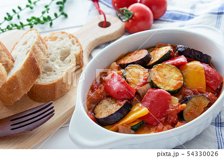 ラタトッイユとフランスパン 54330026