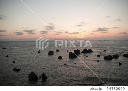 宮古島・東平安名崎の朝日 宮古島・東平安名崎の朝日 54330049