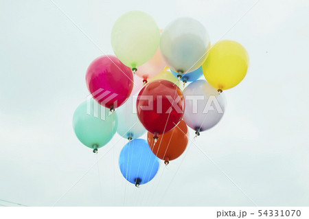 青空 カラフル 風船 54331070