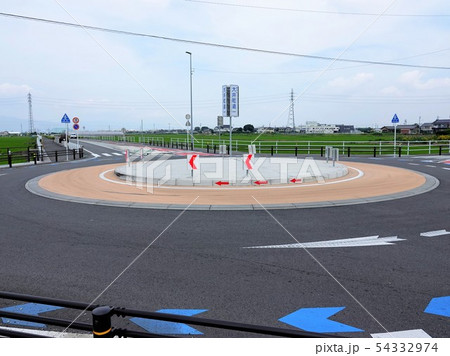 ラウンドアバウト交差点の風景 2 ラウンドアバウト交差点の風景 2 54332974