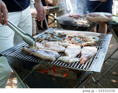 qで焼く魚介類の写真素材